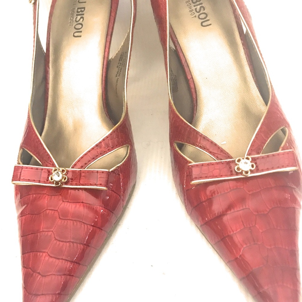 Bisou Bisou Red Textured Heels with Pointed Toe